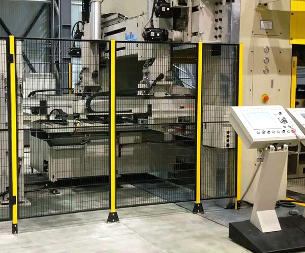 定制铝型材隔离围栏,铝型材加工厂如何报价.jpg 定制铝型材隔离围栏,铝型材加工厂如何报价.jpg